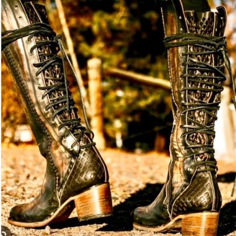Gently used Freebird carver tall boot size 7